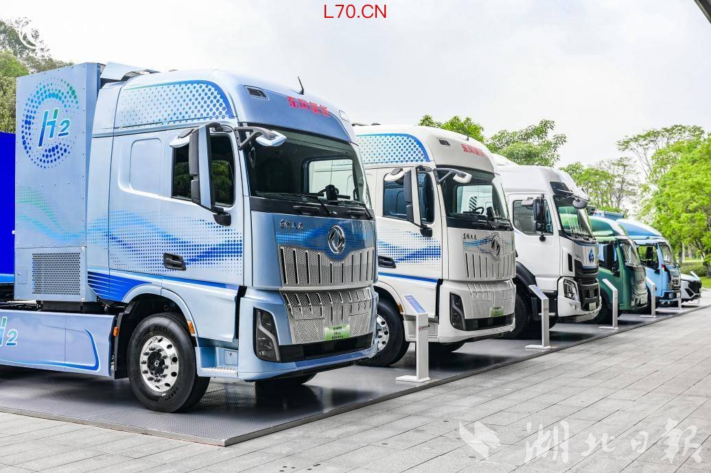 搭载东风T1新能源平台的氢能重卡示范运营车辆。