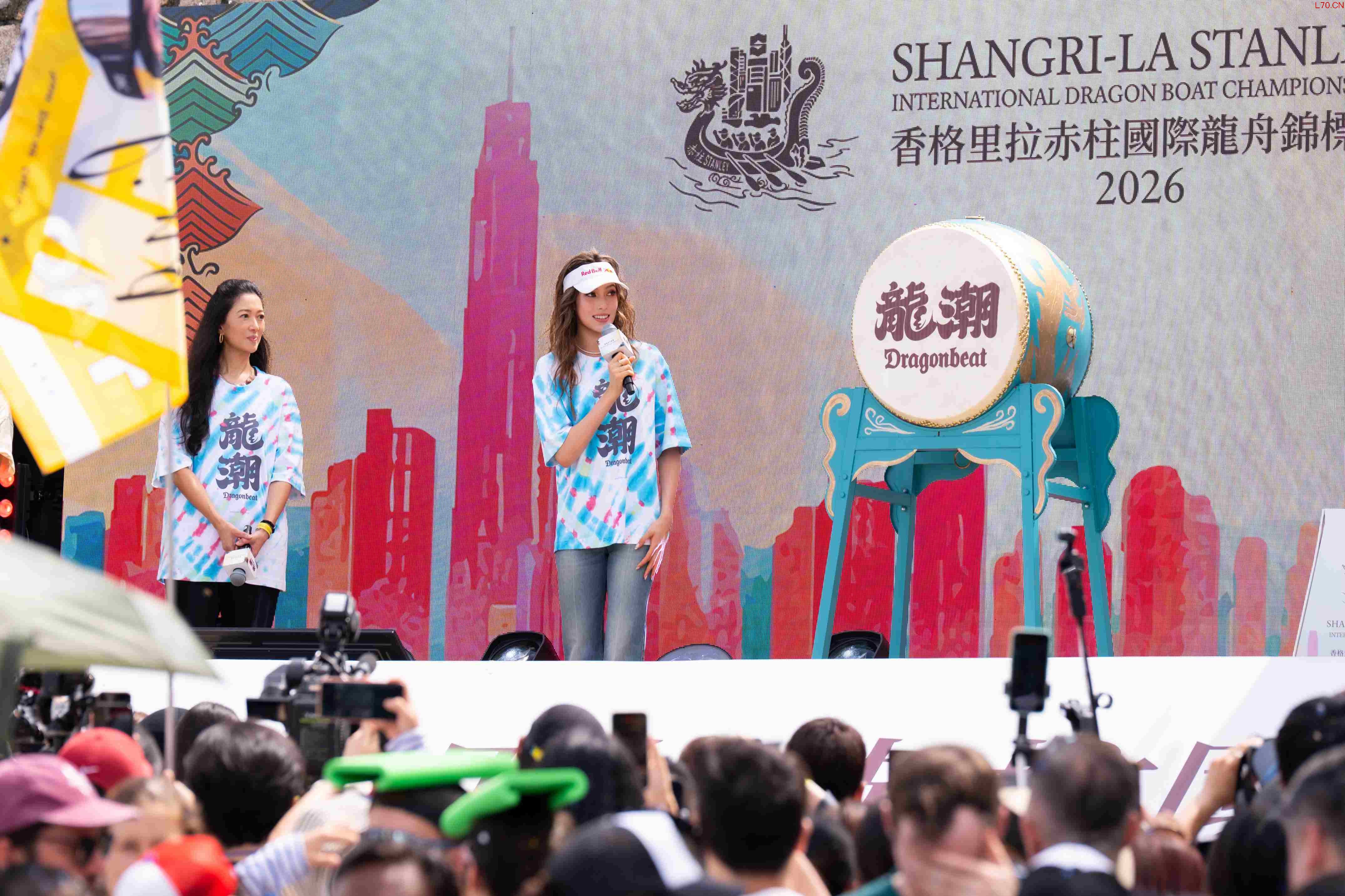 “Dragonbeat龙潮”启动仪式：（由左至右）香格里拉集团董事长及首席执行官郭惠光和香格里拉“Dragonbeat龙潮大使”谷爱凌冲动买卖