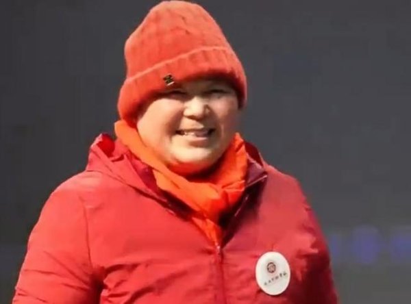 鹅腿阿姨”塌方：清北学子不是没有智商，而是太需要“神话”