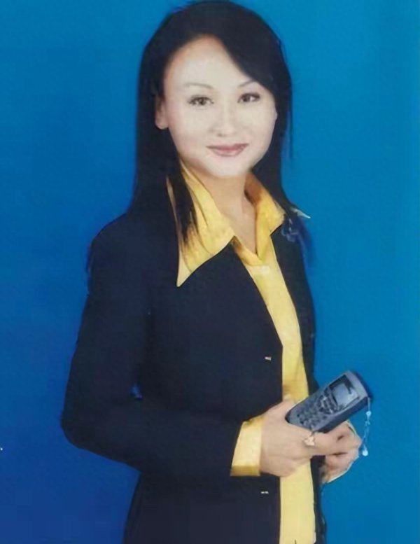 吃狗食、关禁闭, 央视前才女国外被虐成“人干”? 董卿想救她都难